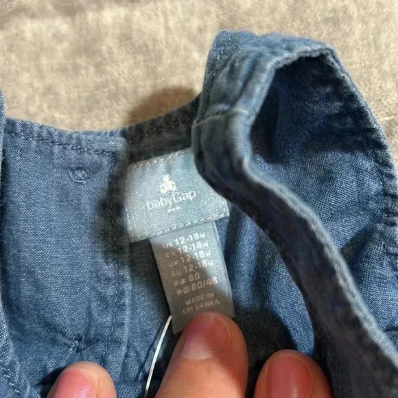 BabyGap, chambray romper nwt - Picture 2 of 2